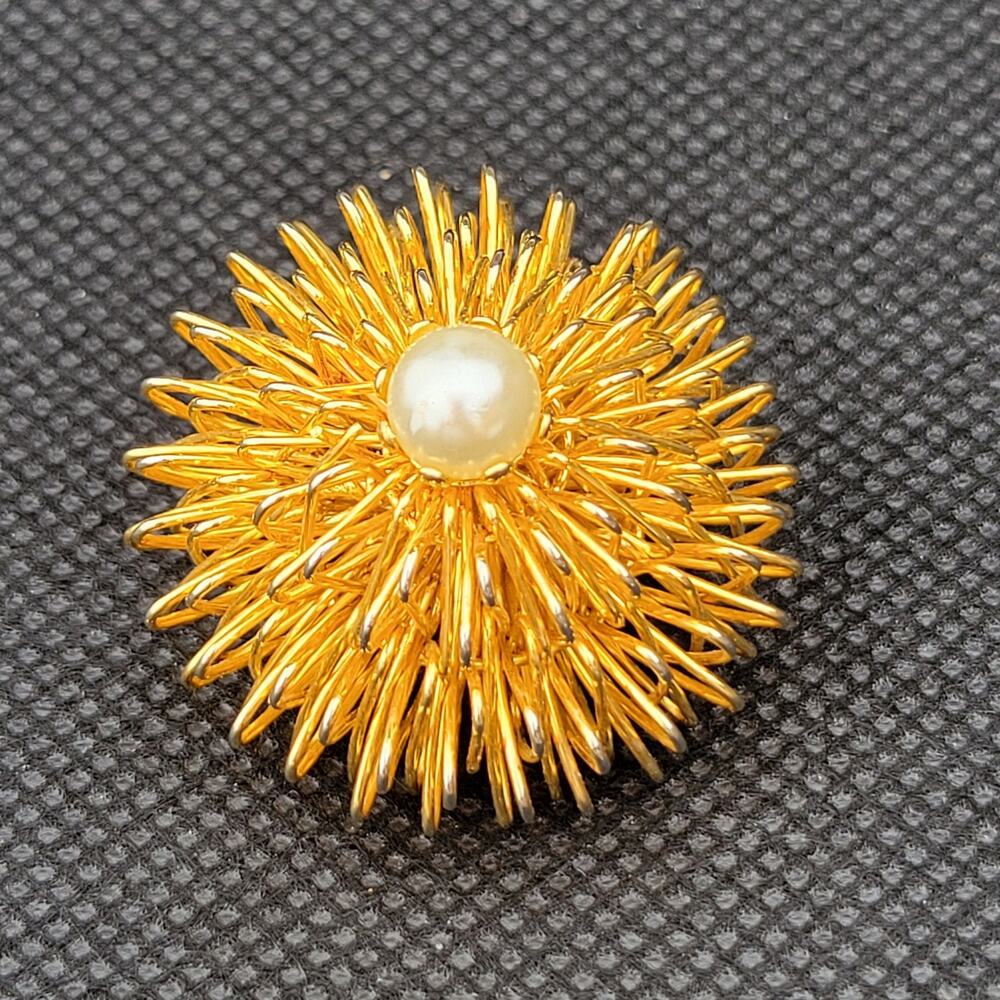 Vintage Gold Tone Wire Brooch with Faux Pearl Center Floral Design